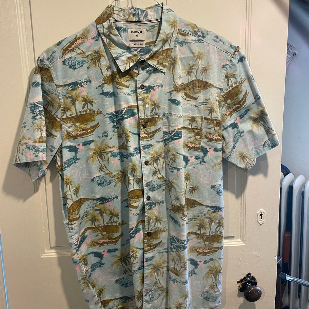 Men’s casual short sleeve button down